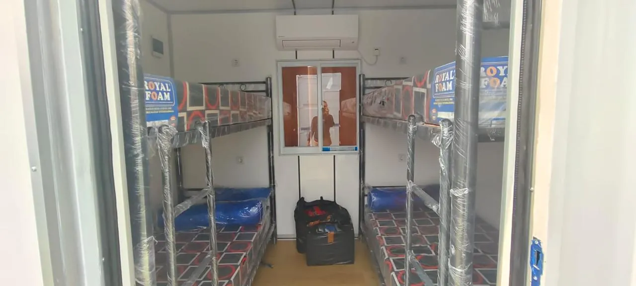Interior mess container 20 feet dengan dua ranjang susun